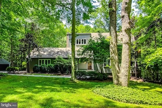 9206 Potomac Ridge Rd, Great Falls, VA 22066