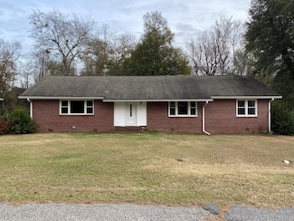 91 Clemson St, Williston, SC 29853