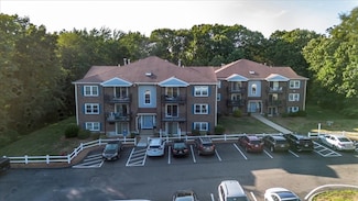 610 S Franklin St Unit E201, Holbrook, MA 02343