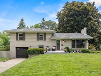 2272 Overlook Dr, Minneapolis, MN 55431