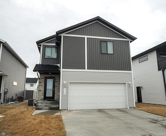 8068 Goldfinch Dr, Horace, ND 58047