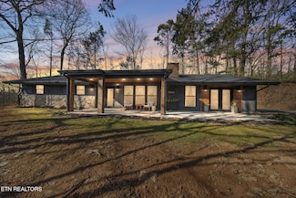 235 Jay Bird Dr, Gatlinburg, TN 37738