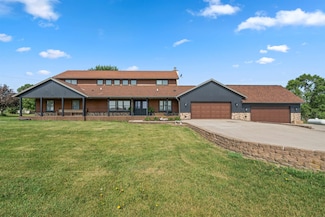 1647 200th Ave, Manchester, IA 52057