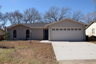 811 Meadowlark Dr, Mansfield, TX 76063