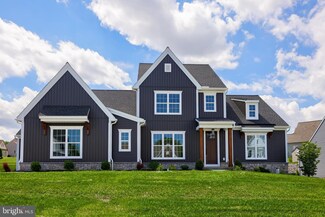156 Bonneville Dr, Ronks, PA 17572