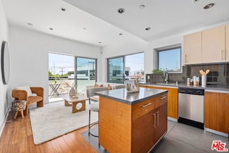 1700 Sawtelle Blvd Unit 321, Los Angeles, CA 90025