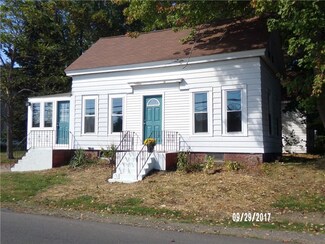 25 Sullivan St, Berwick, ME 03901
