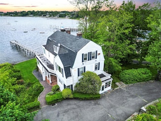 40 Sunset Rd, Great Neck, NY 11024