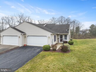 2832 Tonys Dr, York, PA 17408