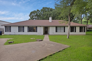 752 Moore Rd, Mansfield, TX 76063