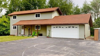 1944 Surf Dr NE, Solon, IA 52333
