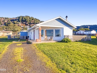786 Ocean View Dr, Yachats, OR 97498