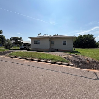 519 S Walker Ave, Elk City, OK 73644