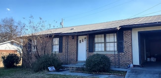 1018 Veterans Dr, Florence, AL 35630