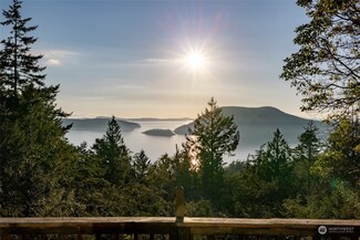 3888 Seabreeze Ln, Anacortes, WA 98221