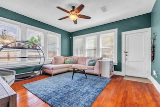 2519 White Oak Dr, Houston, TX 77009