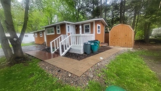 6 Blue Jay Ln, Hyde Park, NY 12538