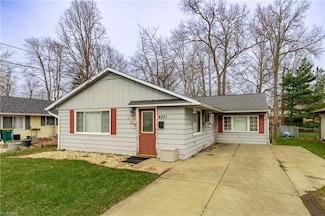 4851 Robinwood Dr, Mentor, OH 44060