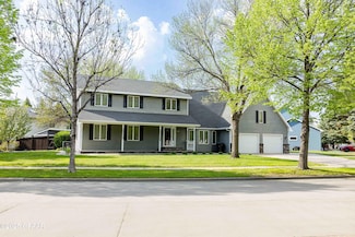 3378 Primrose Ct, Grand Forks, ND 58201