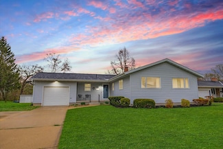 819 Laura St, Sun Prairie, WI 53590