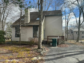 485 Country Place Dr, Tobyhanna, PA 18466