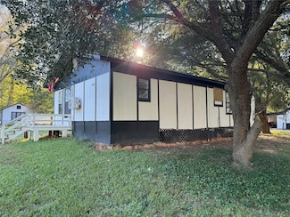 100 Barnard St, Livingston, TX 77351