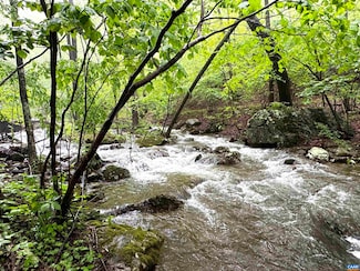 95 Hanging Rock Ln, Roseland, VA 22967