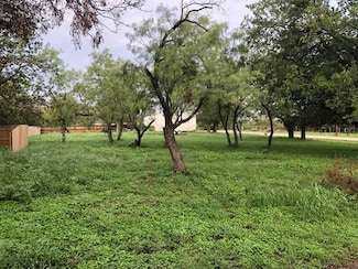 1108 N 8th St, San Saba, TX 76877