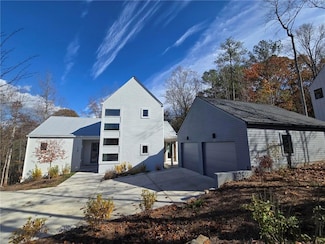 160 Cedarwood Ln, Roswell, GA 30075