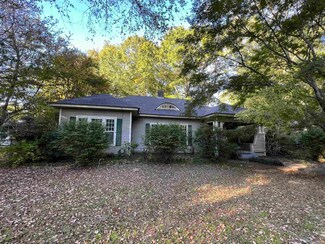 320 Bills St, Bolivar, TN 38008