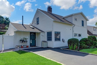 50 Apollo Ln, Hicksville, NY 11801
