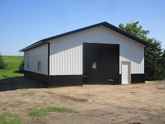 18260 Norway Woods Cir, New London Township, MN 56273