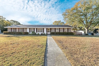 1902 Adrian Rd, Dothan, AL 36303