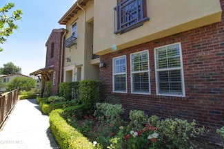 28562 Herrera St, Valencia, CA 91354