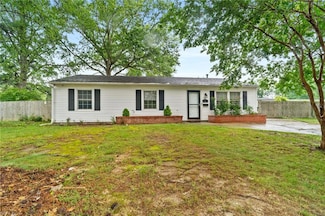 207 Nina Ct, Newport News, VA 23602