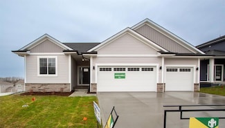 2510 E 50th St, Des Moines, IA 50317