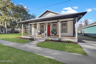 820 15th St, Port Royal, SC 29935