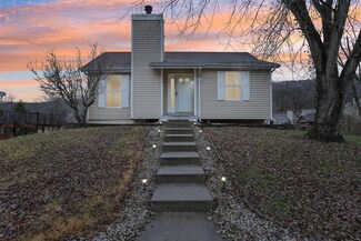 1472 Creekside Dr, High Ridge, MO 63049
