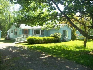 6422 Rounds Rd, Newfane, NY 14108