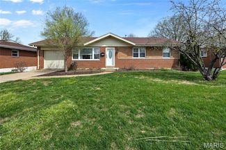 9748 Mackenzie Rd, Saint Louis, MO 63123
