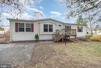 810 Swan Dr, Mechanicsburg, PA 17050