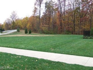 2292 Canterbury Cir, Akron, OH 44319