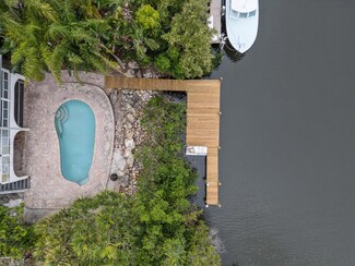 4239 SE Whiticar Way, Stuart, FL 34997
