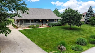 552 Fleetwood Dr N, Valparaiso, IN 46385