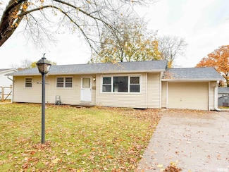 3716 N Pine St, Davenport, IA 52806