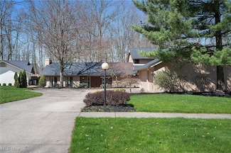 21847 Meadows Edge Ln, Strongsville, OH 44149