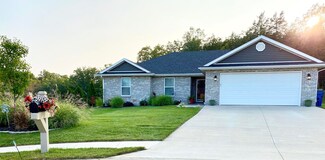 275 Davis Dr, Holts Summit, MO 65043