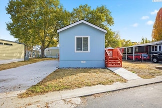 26 Log Ln, Richland, WA 99354