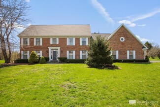 5671 River Park Dr, Libertyville, IL 60048