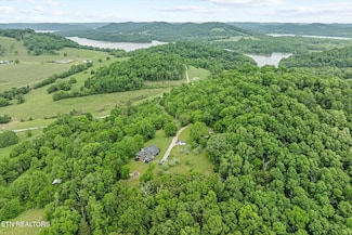 193 Horseshoe Bend Ln, Elmwood, TN 38560